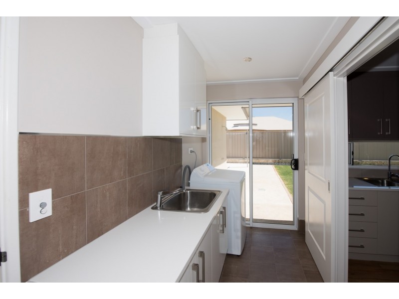 12 Wave Crest Circle, Drummond Cove WA 6532