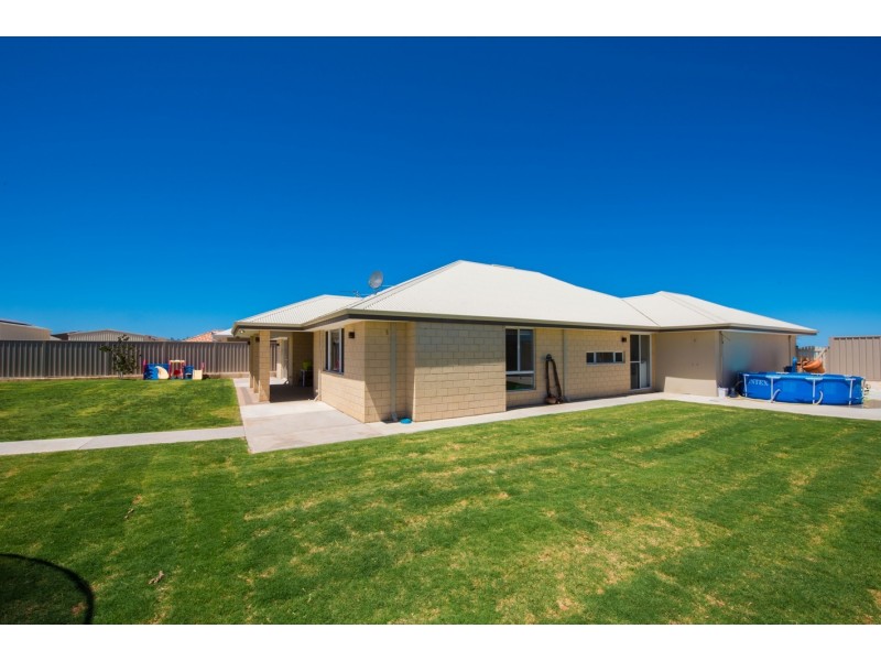 12 Wave Crest Circle, Drummond Cove WA 6532