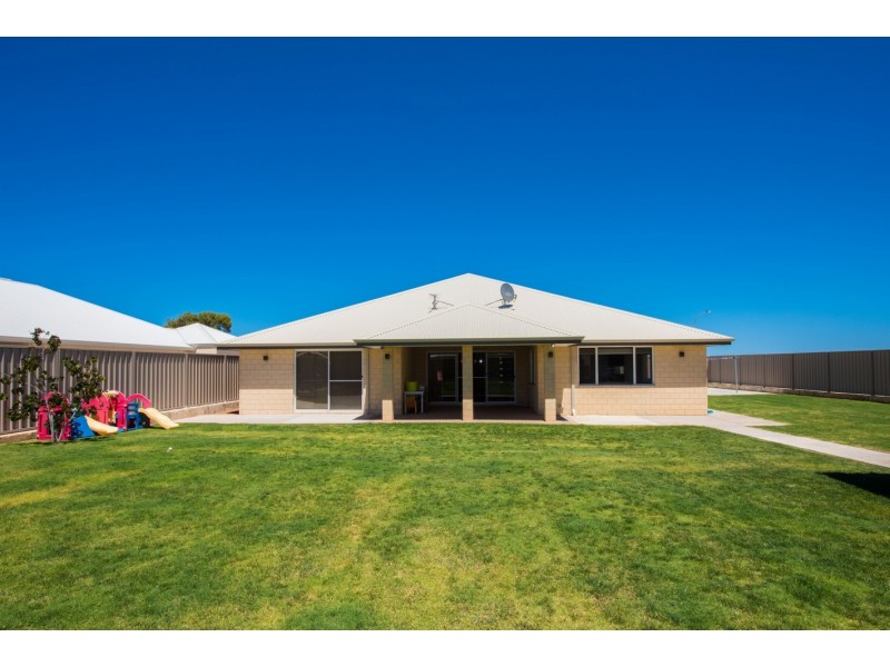 12 Wave Crest Circle, Drummond Cove WA 6532