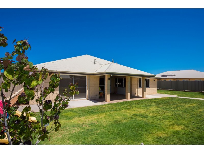 12 Wave Crest Circle, Drummond Cove WA 6532