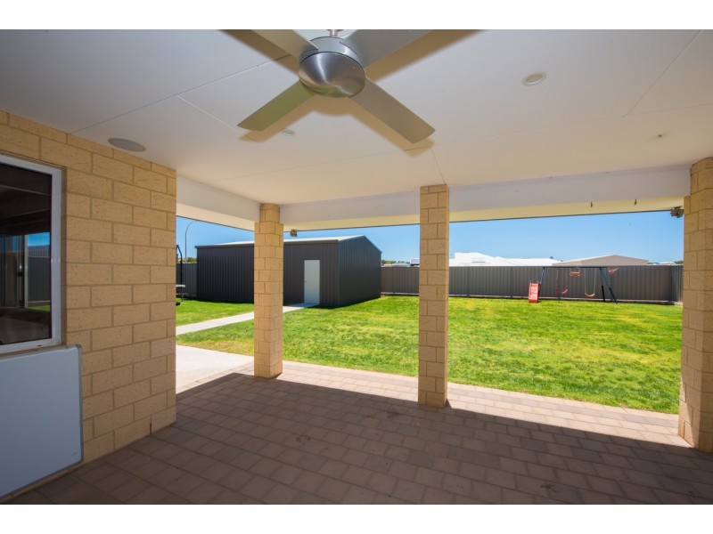 12 Wave Crest Circle, Drummond Cove WA 6532