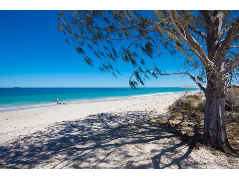 12 Wave Crest Circle, Drummond Cove WA 6532