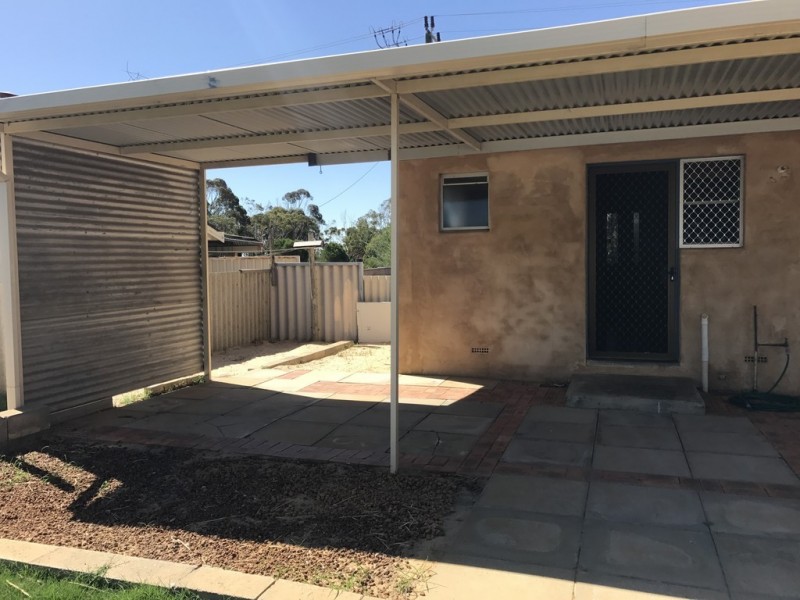 24 Adelaide Street, Waggrakine WA 6530
