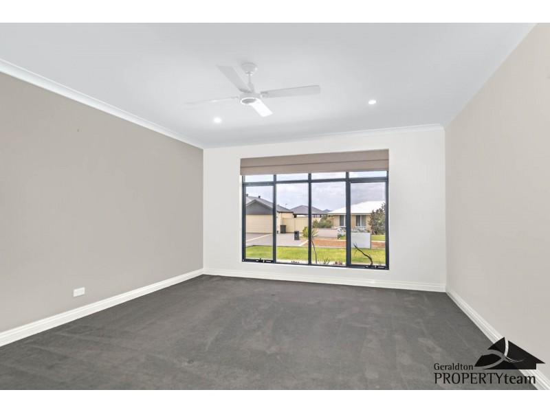 8 Garnet Brace, Wandina WA 6530