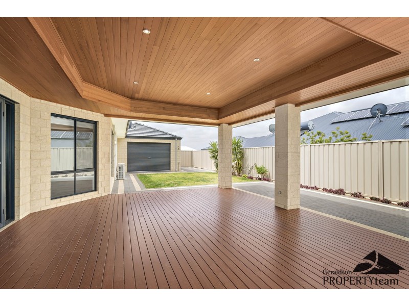 8 Garnet Brace, Wandina WA 6530