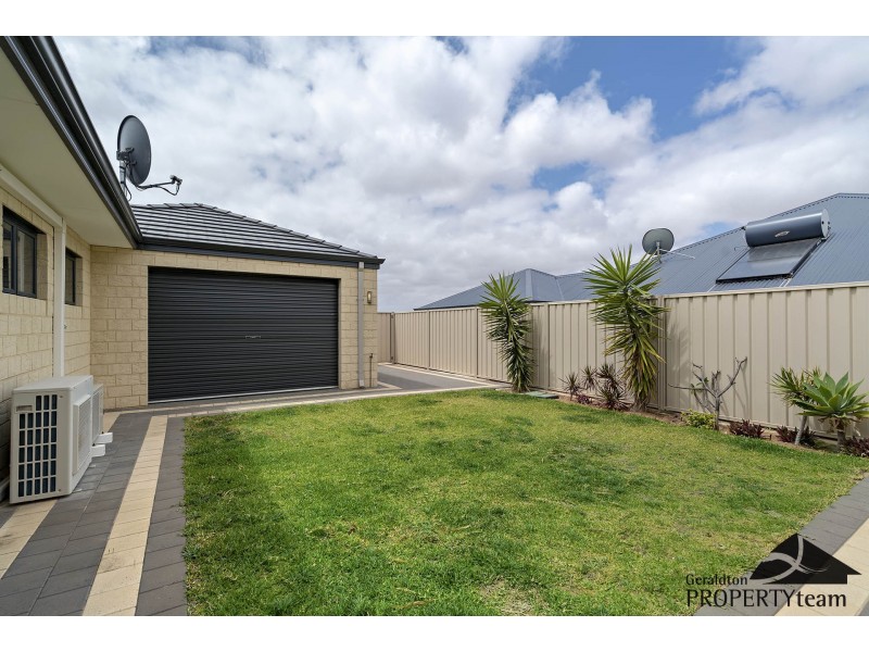 8 Garnet Brace, Wandina WA 6530