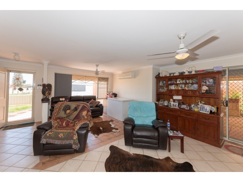 7 Mitchell Heights, Dongara WA 6525