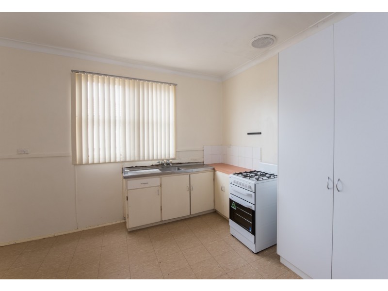 14 Whitfield Street, Beachlands WA 6530