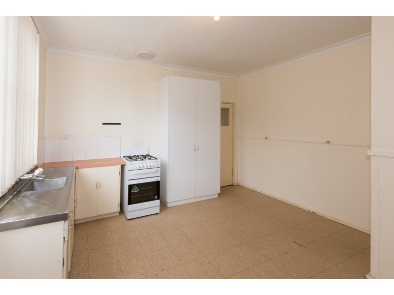 14 Whitfield Street, Beachlands WA 6530