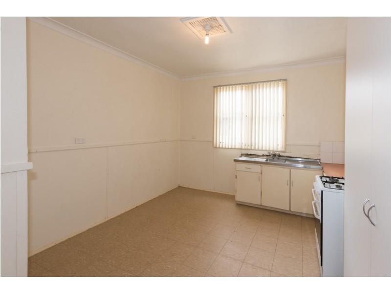 14 Whitfield Street, Beachlands WA 6530