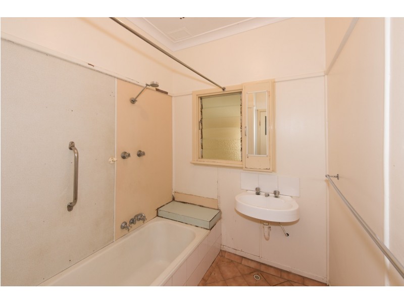 14 Whitfield Street, Beachlands WA 6530