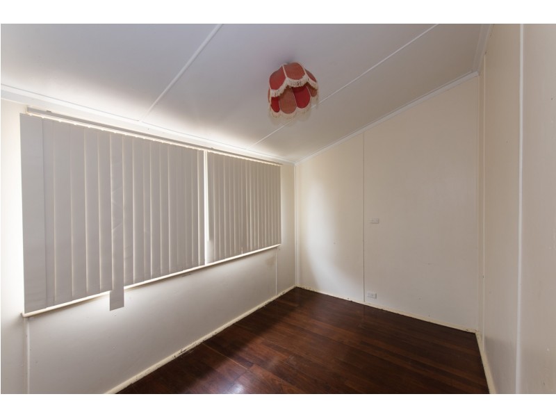 14 Whitfield Street, Beachlands WA 6530