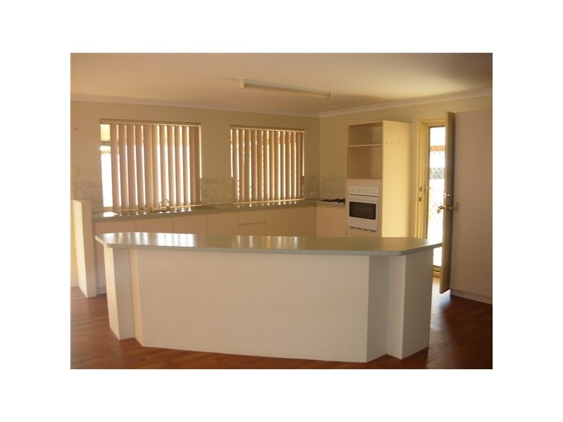 8 Auger Green, Wandina WA 6530