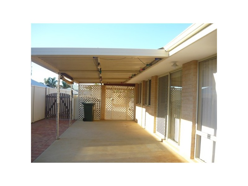 8 Auger Green, Wandina WA 6530