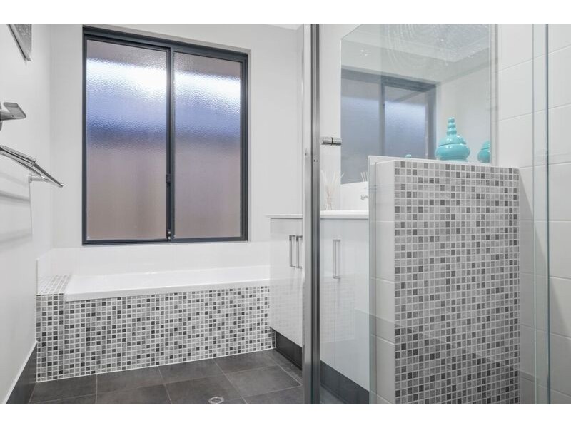 211 Chapman Valley Road, Waggrakine WA 6530