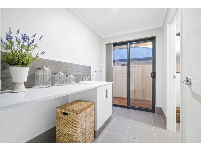 211 Chapman Valley Road, Waggrakine WA 6530