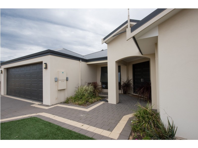 2 Dove Place, Wandina WA 6530