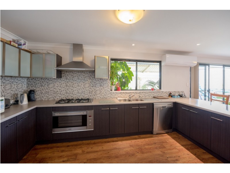 2 Dove Place, Wandina WA 6530