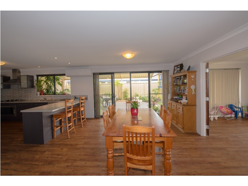 2 Dove Place, Wandina WA 6530