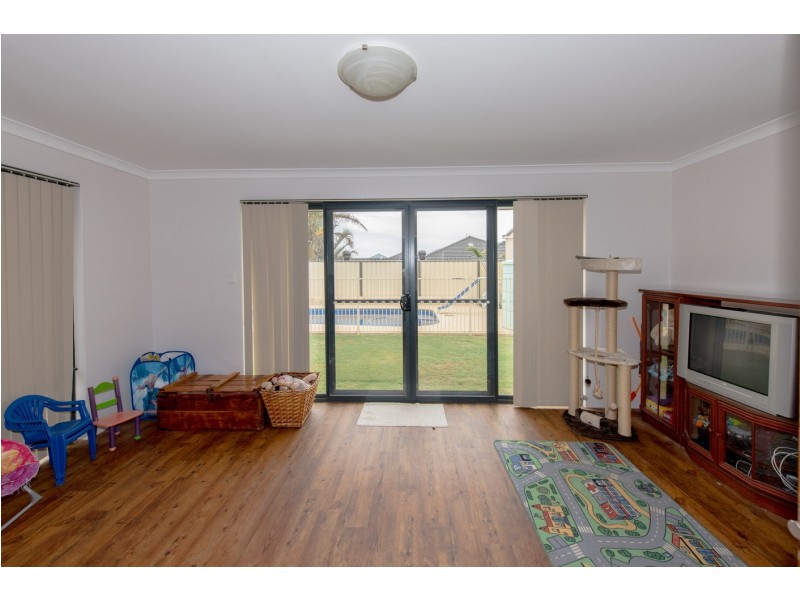 2 Dove Place, Wandina WA 6530