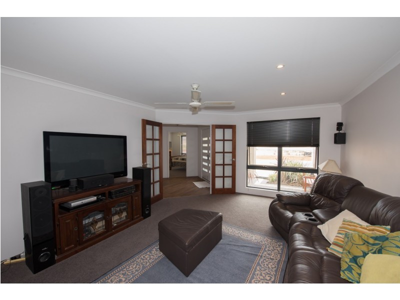 2 Dove Place, Wandina WA 6530