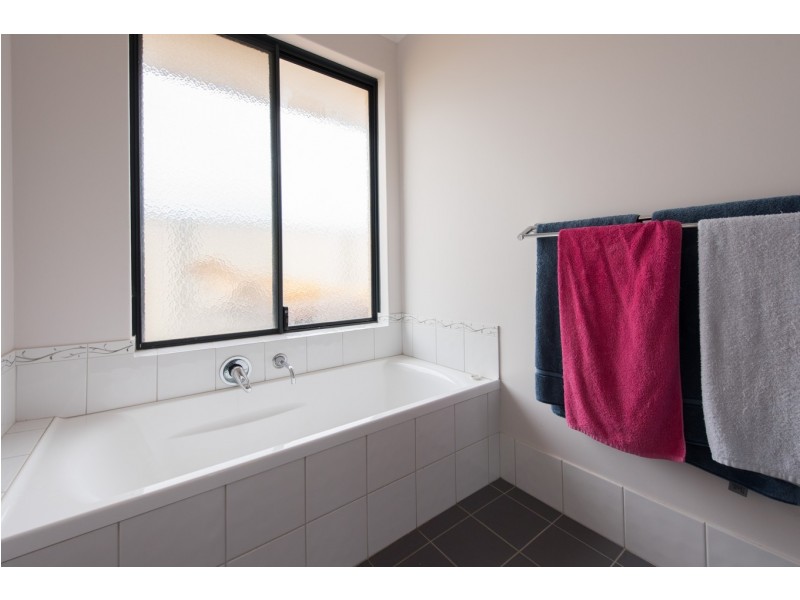 2 Dove Place, Wandina WA 6530