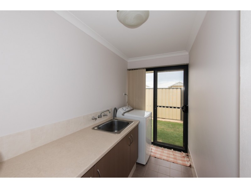 2 Dove Place, Wandina WA 6530