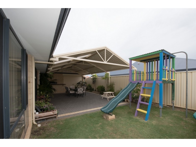 2 Dove Place, Wandina WA 6530