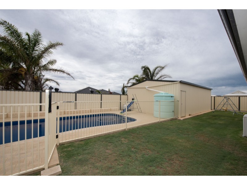 2 Dove Place, Wandina WA 6530