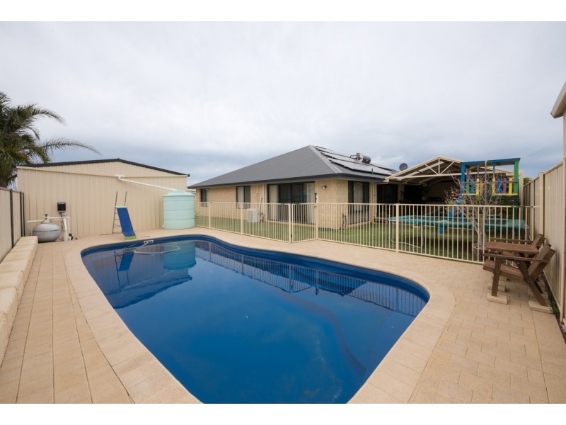 2 Dove Place, Wandina WA 6530