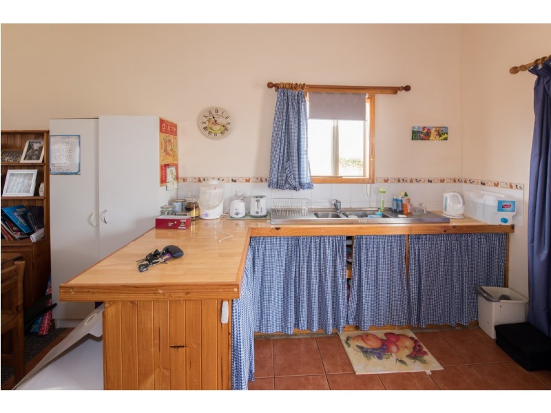 19 Hill River Way, Moonyoonooka WA 6532