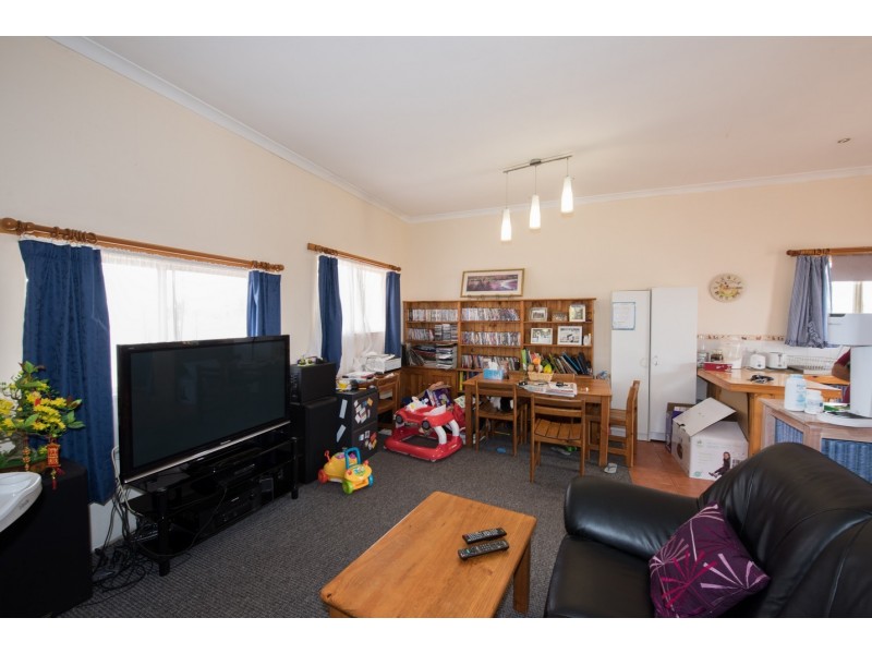 19 Hill River Way, Moonyoonooka WA 6532