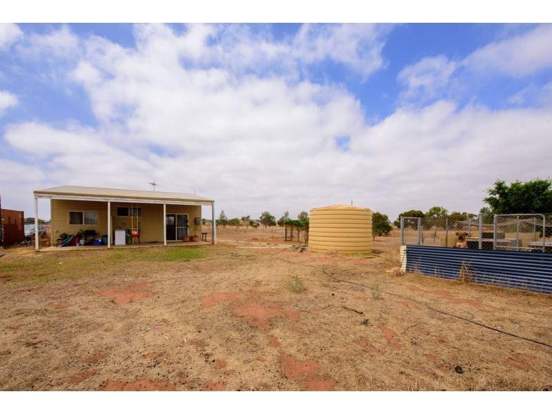 19 Hill River Way, Moonyoonooka WA 6532
