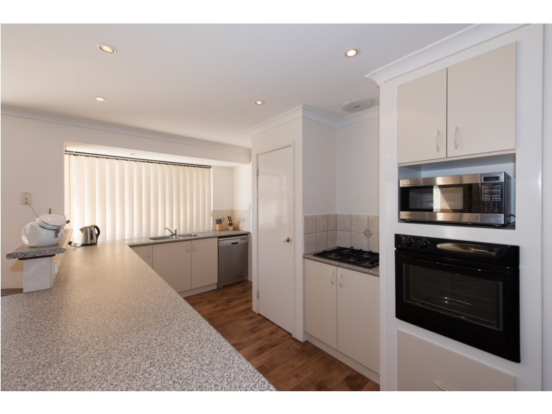 26 Weeloo Road, Waggrakine WA 6530