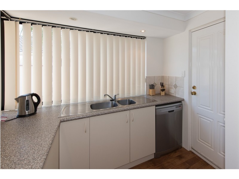 26 Weeloo Road, Waggrakine WA 6530