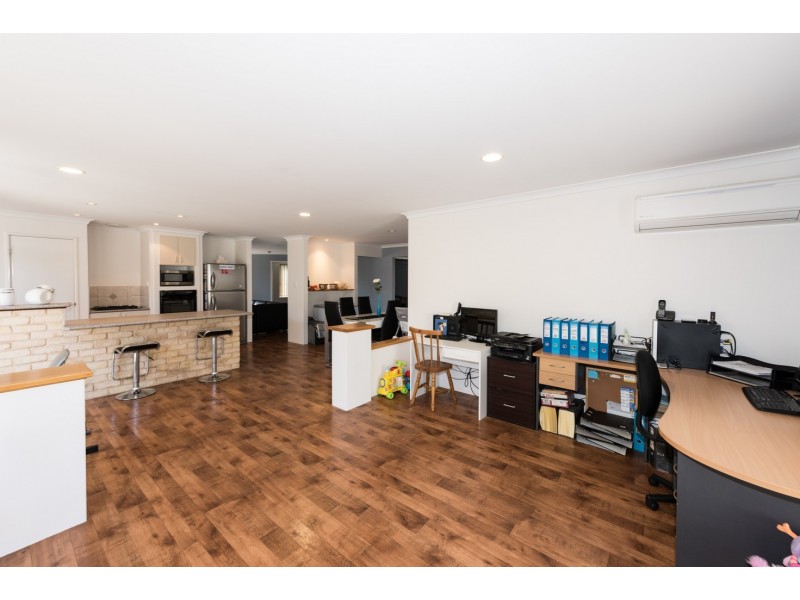 26 Weeloo Road, Waggrakine WA 6530