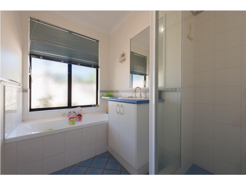 26 Weeloo Road, Waggrakine WA 6530