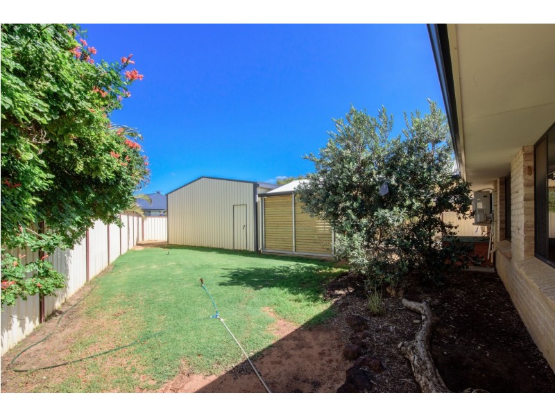 26 Weeloo Road, Waggrakine WA 6530