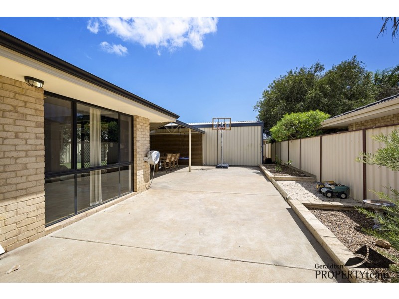 26 Weeloo Road, Waggrakine WA 6530