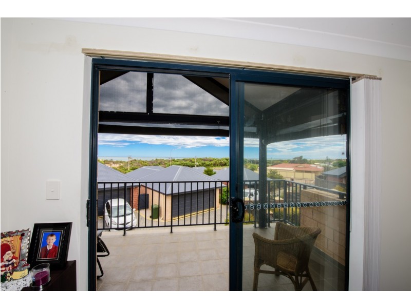 15/4 McDermott Avenue, Wandina WA 6530