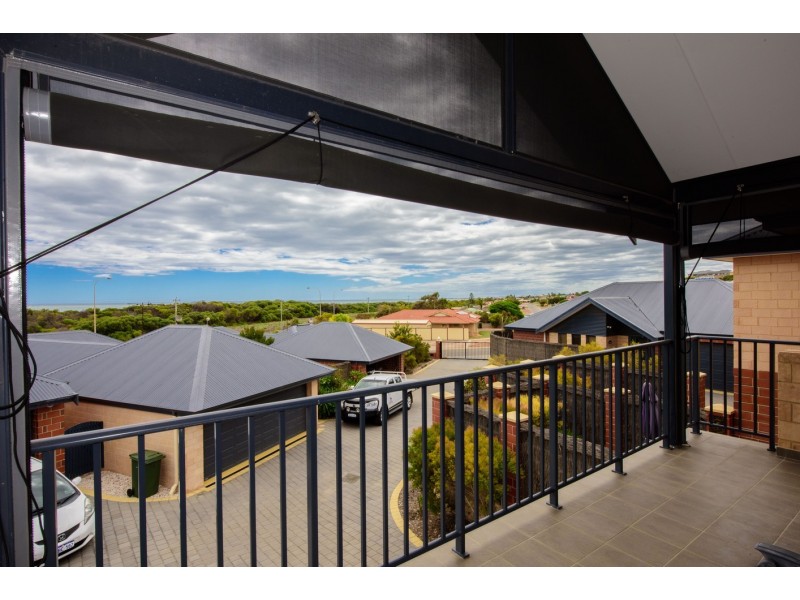 15/4 McDermott Avenue, Wandina WA 6530