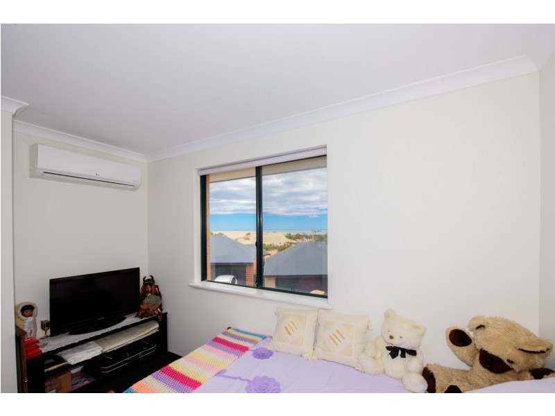 15/4 McDermott Avenue, Wandina WA 6530