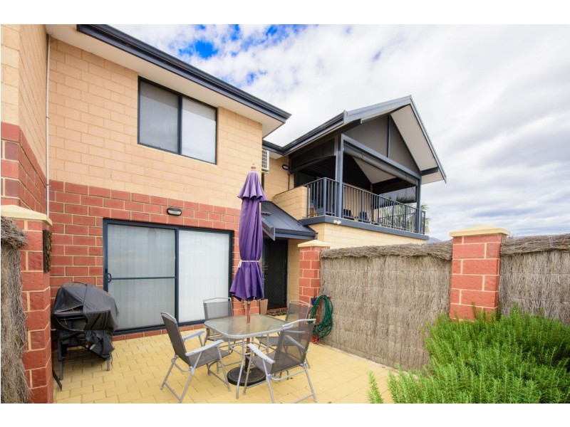 15/4 McDermott Avenue, Wandina WA 6530