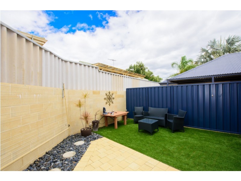 15/4 McDermott Avenue, Wandina WA 6530