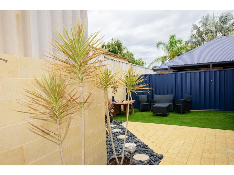 15/4 McDermott Avenue, Wandina WA 6530