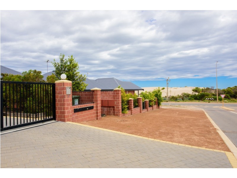 15/4 McDermott Avenue, Wandina WA 6530