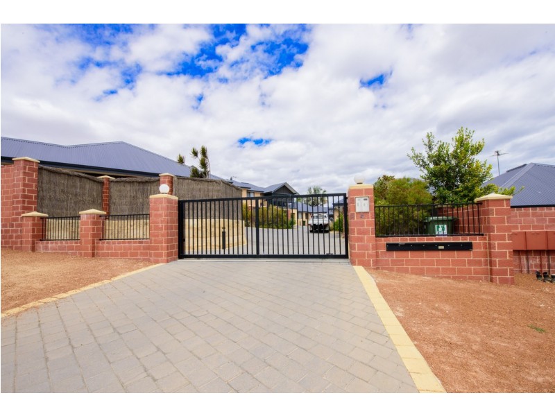 15/4 McDermott Avenue, Wandina WA 6530