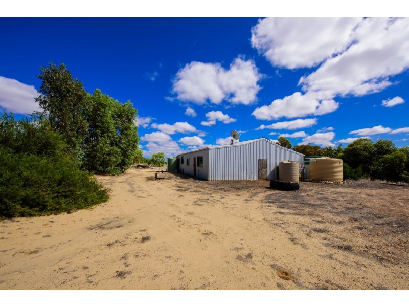 230 Ahern Place, Howatharra WA 6532