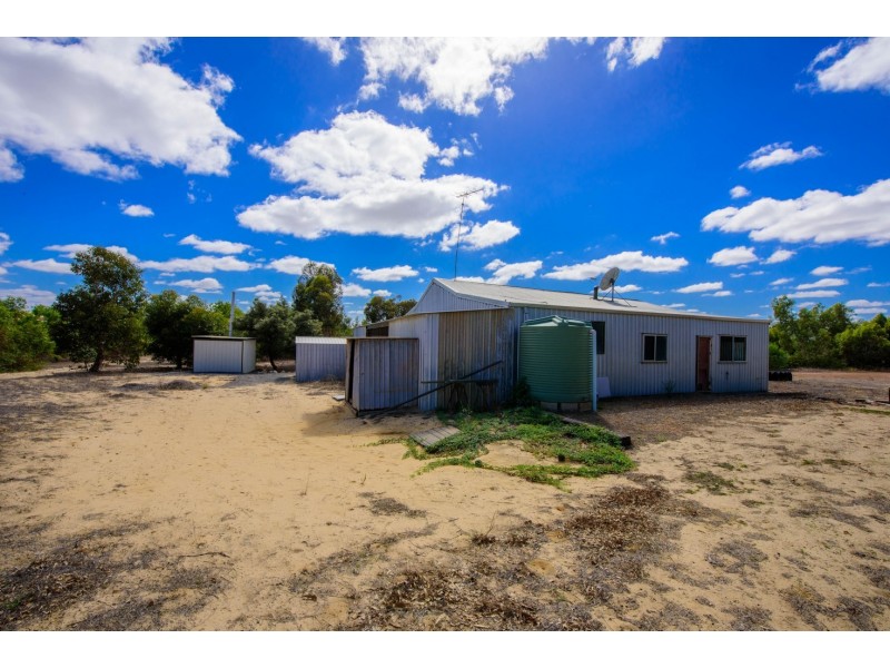230 Ahern Place, Howatharra WA 6532