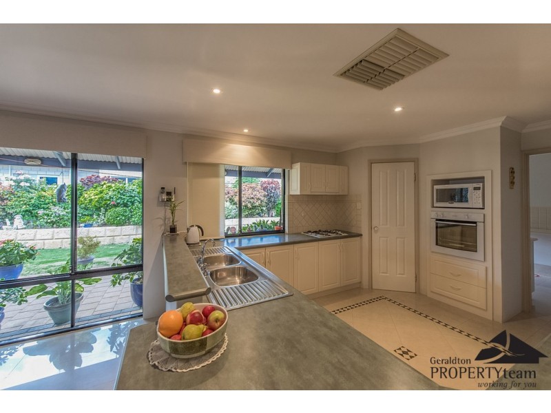 15 St Georges Close, Bluff Point WA 6530